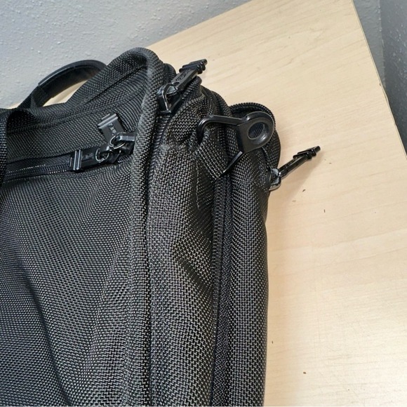 Tumi Alpha 26141D4 Black Expandable Laptop Briefcase Bag EUC - Picture 3 of 16